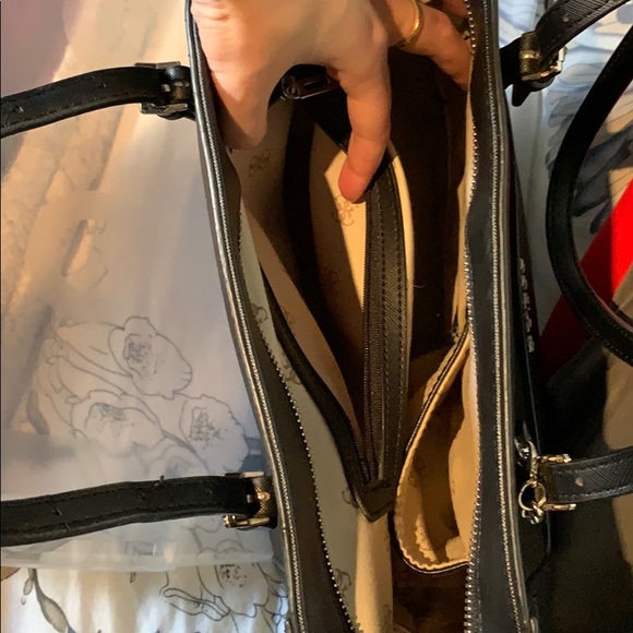 Guess Bag - Picture 5 of 6